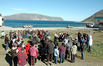 Kangiqsujuaq residents gather Aug. 19 to give their bowhead whale hunters a big send-off. (PHOTO BY SARAH ROGERS)