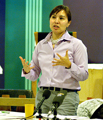  Sandra Inutiq of Nunavummiut Makitagunarningit speaks during a public meeting about uranium mining in Iqaluit Nov. 28. The group wants Nunavut MLAs to hold a public inquiry on uranium mining. (PHOTO BY CHRIS WINDEYER)