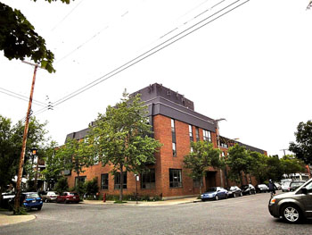 The former Chinese hospital in Villeray, seen from the back. The building, which has stood empty for more than 10 years, is often used as a set for films and television shows that need a hospital setting. (PHOTO BY JANE GEORGE)