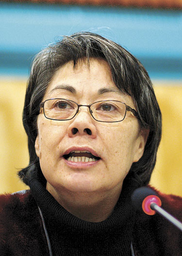 Nunavut Premier Eva Aariak speaks at a Nunavut Tunngavik Inc. meeting in Apex in 2008. Aariak has stepped up the push in recent weeks for a devolution deal with Ottawa, but with little sign that that the federal government is interested in negotiating. (FILE PHOTO)