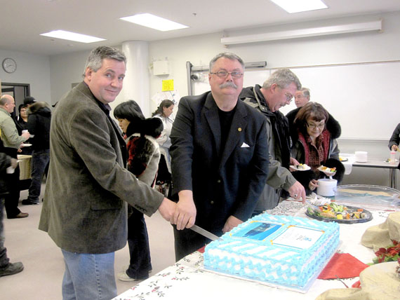 Daniel Shewchuk (left), Nunavut's minister of human resources, with Michael Shouldice, the dean of Nunavut Arctic College’s Kivalliq campus, at the official opening of the new Nunavut Trades Training Centre Nov. 16. (PHOTO COURTESY NAC)