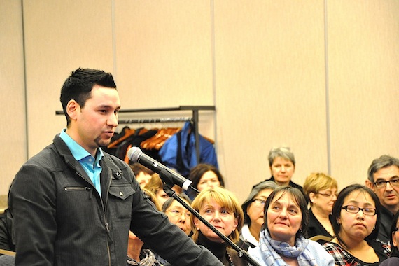 Pat Ekomiak, an Inuk from Chisasibi, speaks to Nunavik Regional Government negotiators at a March 16 information session in Montreal. Ekomiak says his community feels left out of Nunavik's new governance model. Chisasibi, located below Quebec's 55th parallel in the Cree territory, remains home to many Inuit beneficiaries. The March 16 meeting was the final stop in a month-long tour which took NRG negotiators through Nunavik to field questions about the April 27 referendum on whether to accept or reject the NRG. (PHOTO BY SARAH ROGERS)