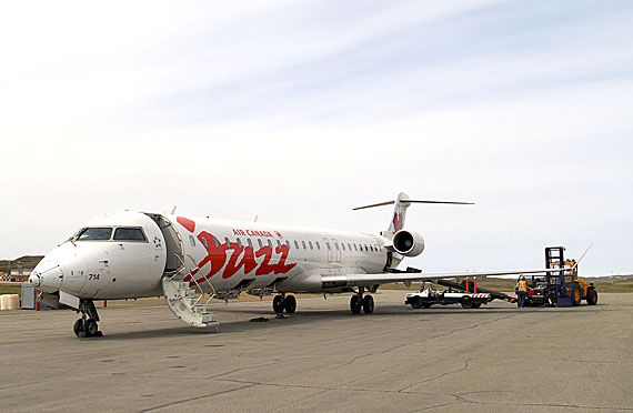 Travellers on Air Canada flights between Iqaluit and Ottawa should prepare for long lineups and at airport check-in desks today. (FILE PHOTO)