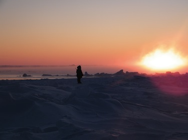 A winter scene taken by Joanne Novalinga won the jury’s first prize in Umiujaq’s 2010 photo contest.
