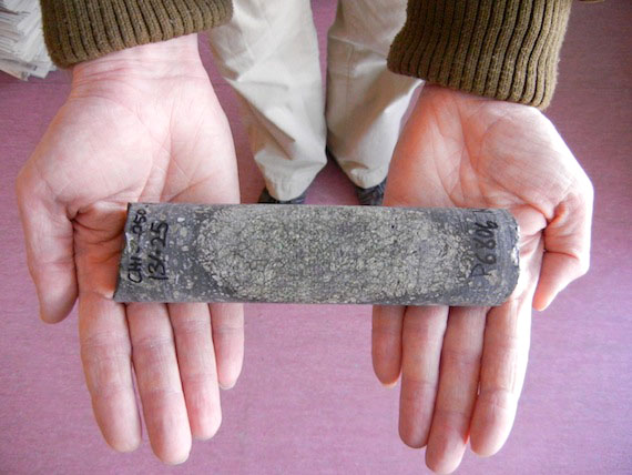 Here's what a drill section of kimberlite looks like. It's similar to rock found in kimberlites that Peregrine Diamonds Ltd. has found on its Chidliak property about 120 kilometres northeast of Iqaluit. (FILE PHOTO)