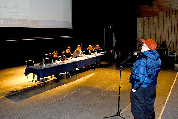 Elder Johnny Gordon Sr. poses a question to officials from Quebec's department of transport at a Jan. 25 meeting in Kuujjuaq. Transport officials visited Nunavik with details from a pre-feasibility study that looked at the potential construction of a road between Kuujjuaq and Quebec’s southern road network. (PHOTO BY ISABELLE DUBOIS)