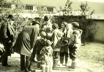 Inuit visiting Berlin in the fall of 1911. (PHOTO TAKEN BY CONRAD HUNICH)