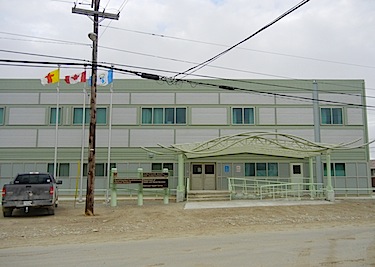 Mayors in Nunavut's Kitikmeot region want to see the Government of Nunavut build more staff housing so the Kitikmeot Health Centre in Cambridge Bay can be fully staffed. (PHOTO BY JANE GEORGE)