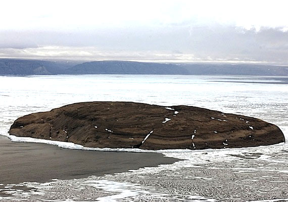 High-level negotiations are set to start next week on Hans Island, shown here, and other outstanding border issues between Denmark and Canada. (FILE PHOTO)