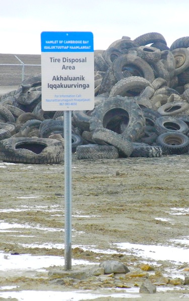 A new course introducing Government of Nunavut workers to Inuinnaqtun may encourage them to read the many new bilingual signs around town. (FILE PHOTO)