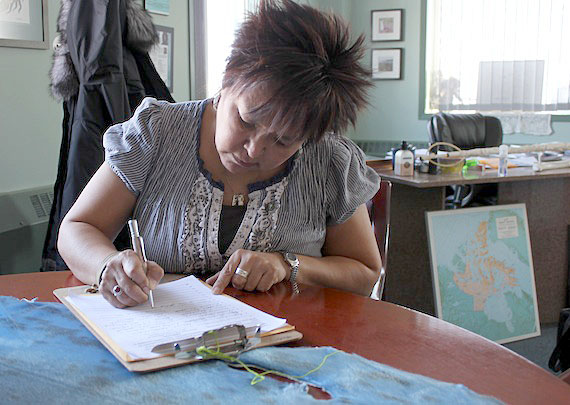 Qikiqtani Inuit Association president Okalik Eegeesiak signs a petition asking that the Arctic Council and Canadian government refuse to give the European Union observer status at council meetings until the EU lifts its ban on seal product imports. Copies of the petition can be found online at inuitsealing.org. (PHOTO COURTESY OF QIA)