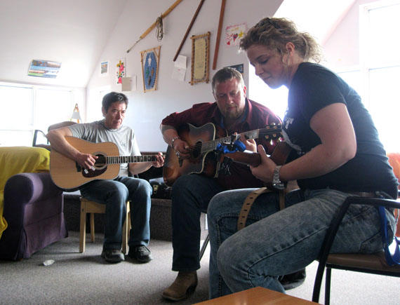 J.P. Cormier and Emily Dingwall of Cape Breton, N.S. jam with Billy Kuksuk of Arviat at the elders qammaq in Iqaluit during the Alianait festival in Iqaluit, July 1. The trio improvised sets around folk tunes from Atlantic Canada and the Kivalliq region.
(PHOTO PETER VARGA)