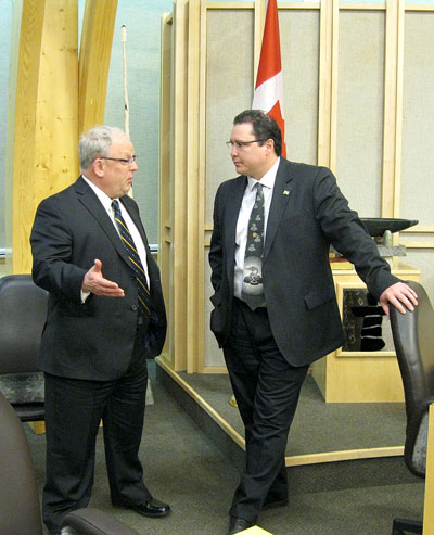 Ronnie Campbell, assistant auditor general, chats with George Hickes, MLA for Iqaluit-Tasiluk and chair of the Nunavut legislative assembly’s standing committee on government operations, during a break in hearings April 3 on the auditor general’s 2013 report on the safety of schools and childcare facilities in Nunavut. (PHOTO BY PETER VARGA) 