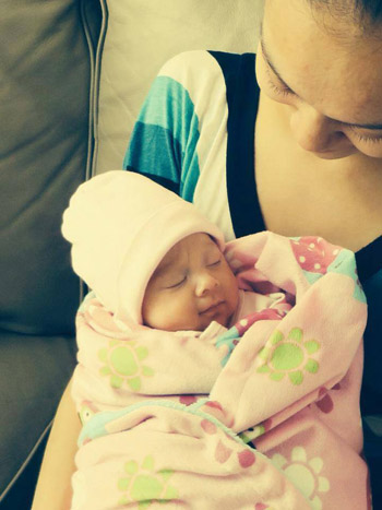 Annie Kilabuk and her newborn daughter Jade Kilabuk-Robertson. (PHOTO COURTESY OF ANNIE KILABUK)