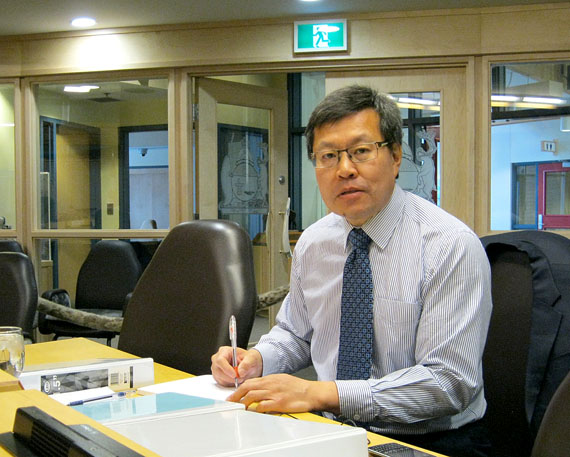 Peter Ma, president and CEO of Qulliq Energy Corp., gets set to answer questions from the Legislative Assembly of Nunavut’s standing committee on oversight of government operations, Sept. 23. (PHOTO BY PETER VARGA)