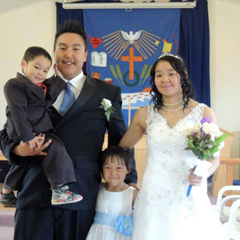 Joey Ammaq with his bride Jenny and two children. (COURTESY OF THE AMMAQ FAMILY) 