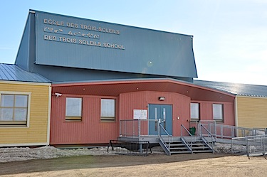 Parents of students at Iqaluit's Trois-Soleils school are calling for the resignation of the director and elected commissioners of Nunavut's French-language school board, the Commission scolaire francophone du Nunavut. (FILE PHOTO) 