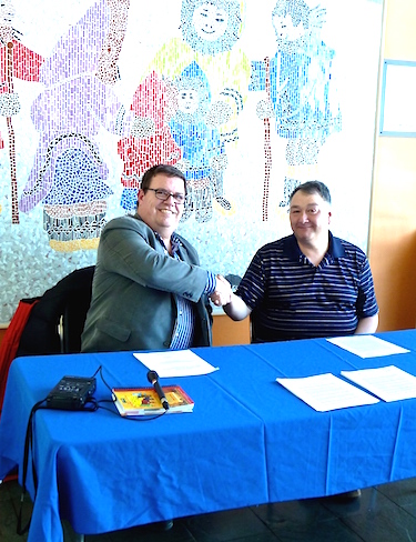Ungava MNA Jean Boucher shakes hands with Nunavik Tourism Associations’s executive director Allen Gordon March 10 in Kuujjuaq after the two finalized a deal which will give the NTA new money for marketing and promotion. (PHOTO BY ISABELLE DUBOIS, COURTESY OF THE NTA)