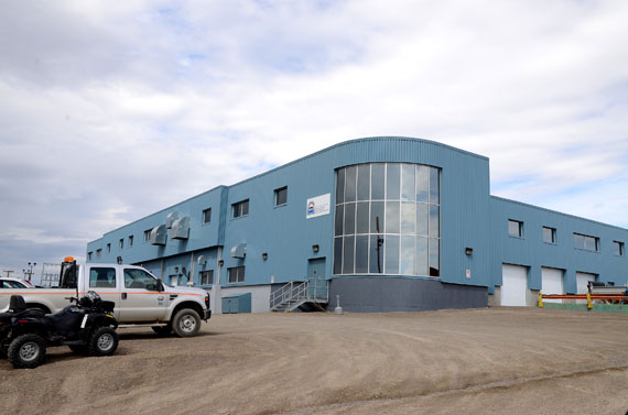 Iqaluit's recently renovated power plant. If wage-benefit talks between the Qulliq Energy Corp.and the Nunavut Employees Union continue to go nowhere, Nunavut residents might soon see striking workers setting up picket lines at this and other QEC workplaces. (PHOTO BY DAVID MURPHY)