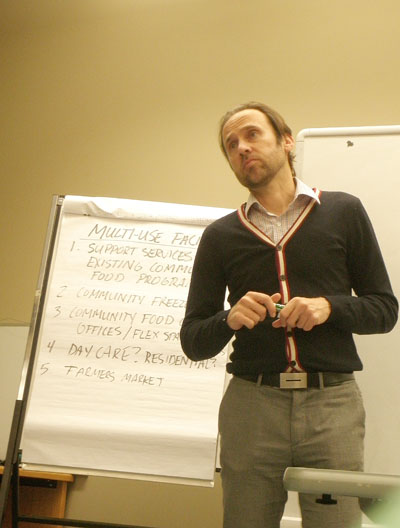 Robin Darcy, a consultant with Agriteam Canada, at a meeting held Jan. 6 at the Nunavut Research Institute in Iqaluit. (PHOTO BY BRIAN PEHORA)