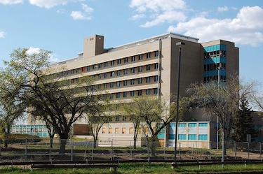 The Charles Camsell Hospital in Edmonton as it looked in 2009. (PHOTO/ WIKIPEDIA COMMONS)