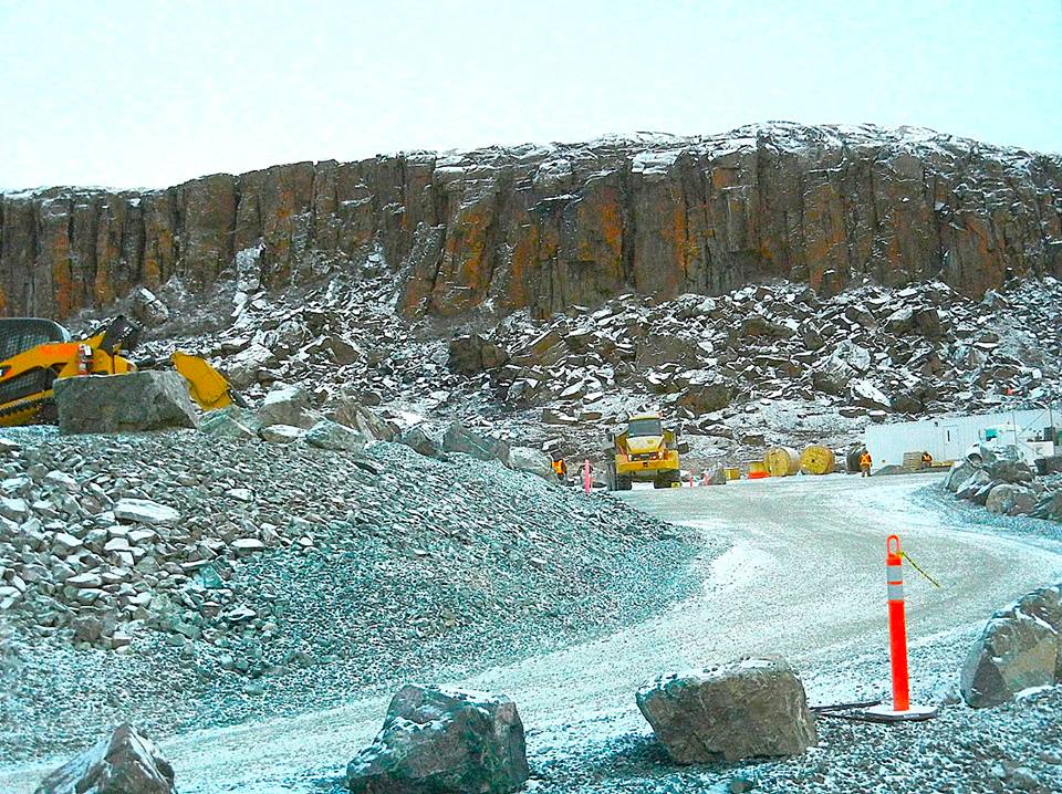 Activity at the Doris North gold mine project site in 2013, shortly before Newmont Mining Corp. decided to put the gold mine mine into care and maintenance. Now, TMAC Resources Ltd. is moving closer to putting the mine into production, and for a longer period. (PHOTO BY JANE GEORGE)