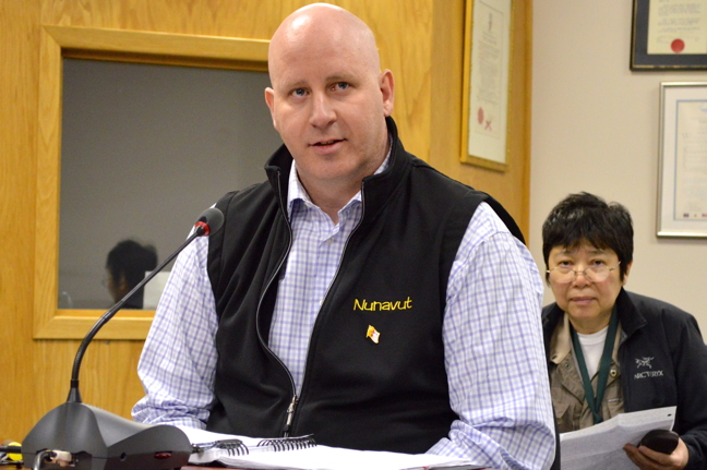 Nunavut tourism CEO Kevin Kelly talks to Iqaluit city councillors April 14 about a proposed destination fee that could be added to city hotel bills and then pooled to support Iqaluit tourism. (PHOTO BY STEVE DUCHARME)