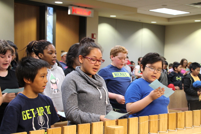 Grade 6 students from Aqsarniit Middle School recite the oath of citizenship at the Nunavut Court of Justice in Iqaluit, May 26. About 90 students took part in a mock Canadian citizenship ceremony as part of their social studies unit. Three Iqaluit residents who are immigrants to Canada attended to share their experience, telling the middle schoolers they feel privileged to be Canadian. See story later on Nunatsiaqonline.ca. (PHOTO BY BETH BROWN)
