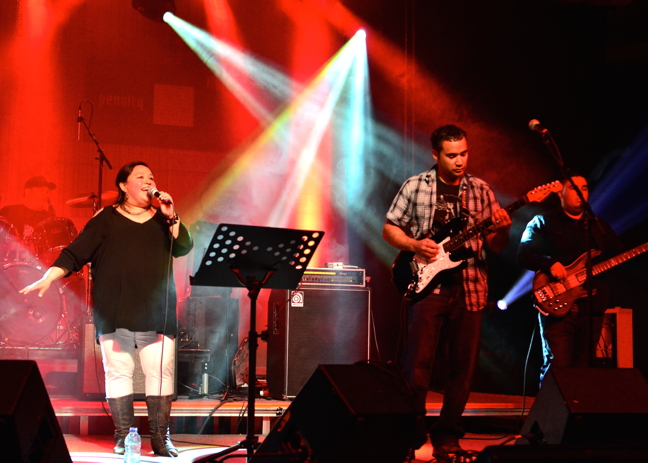 Nunavut's Looee Nowdlak helps to kick off Aqpik Jam, Kuujjuaq's annual music and arts festival, Aug. 14. The festival, which runs to Aug. 17, is jam-packed with superstar northern and southern talent again this year. Monday's opening night show featured several Nunavik performers including Louisa Kanarjuak of Ivujivik, Willis and Derek Tagoona, Elisapie Isaac and Charlie Tarkirk. Upcoming perfomances include the Jerry Cans, Beatrice Deer and country music star Johnny Reid. See the Aqpik Jam Facebook page for the full line-up and check back on Nunatsiaqonline.ca for more photos throughout the week. (PHOTO BY ISABELLE DUBOIS)