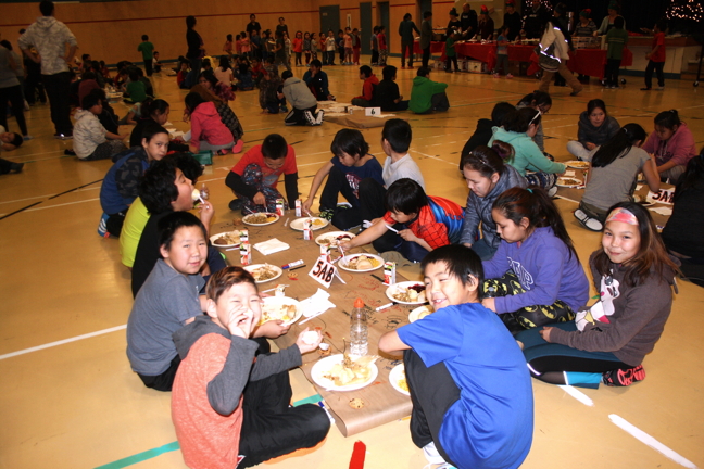 Students at Tusarvik Elementary School in Naujaat enjoy a Christmas feast hosted by Calm Air during Education Week. (PHOTO COURTESY OF BONNIE RUSSELL)

