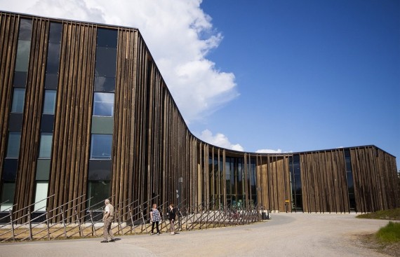 About 50 parliamentarians from around the circumpolar world are meeting in Inari, Finland this week for the 13th Arctic Parliamentary Conference. From Monday, Sept. 17 to Wednesday, Sept. 19, they will meet at the Saami Parliament to discuss such subjects as telecommunications, the impacts of climate change and the well-being of people who live in the Arctic. 