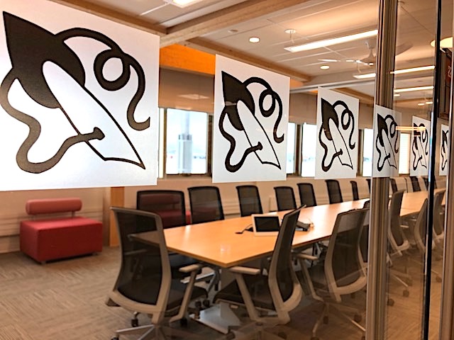 The main science building's board room features an extremely long table, which appears able to seat more than 20. On the window of the glass wall, you can see a design by Vicky Grey of Kangirsuk. For this and other artwork in the building, there were two pan-northern competitions on the theme “Honouring the timeless creative genius of the Inuit.