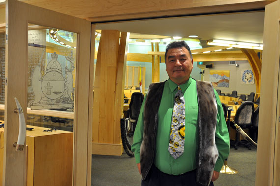 Patterk Netser will assume the Nunavut Housing Corp. and Nunavut Arctic College portfolios, effective Nov. 9, Premier Joe Savikataaq said Nov. 8, in a shuffle that also sees Savikataaq taking over responsibility for the environment portfolio. (FILE PHOTO)