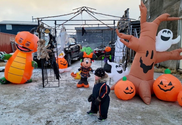 Rankin Inlet’s Pelagie Sharp says her orange and black decorations help beat the COVID-19 blues. She used to set up a haunted house in her home for kids to visit on Halloween night, but adapted to last year’s health restrictions by ordering blow-up characters to put in her yard to give trick-or-treaters a smile. With five kids under 12 years old at home, Sharp said the inside of her house is completely decorated as well. (Photo by Pelagie Sharp)