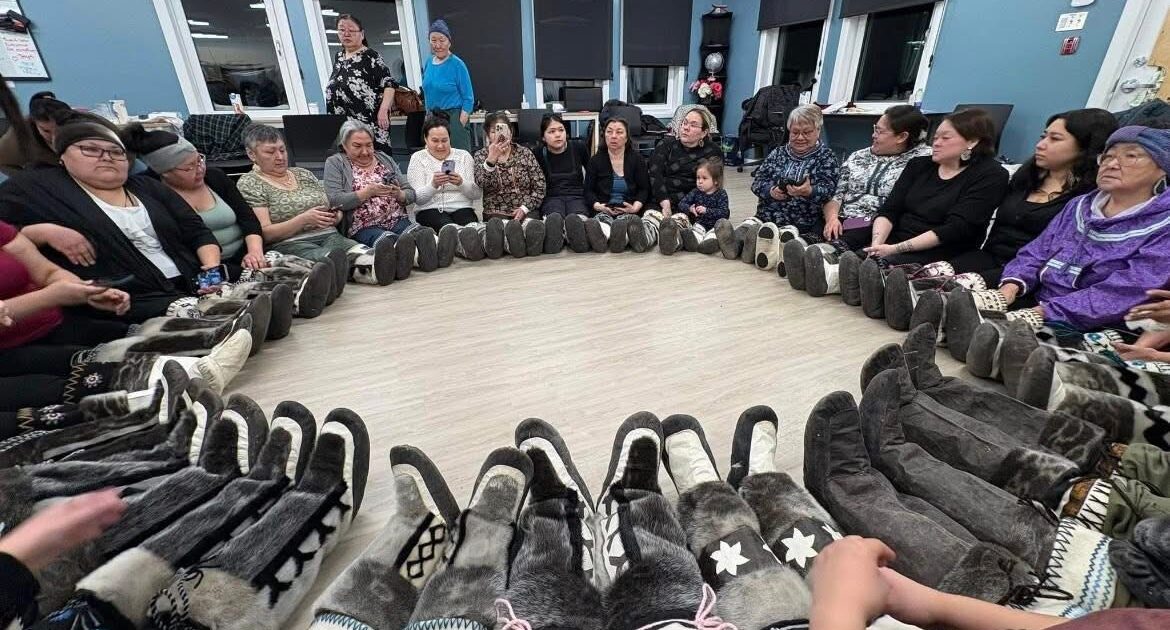 Kamik-making workshop puts Puvirnituq women in touch with Inuit culture