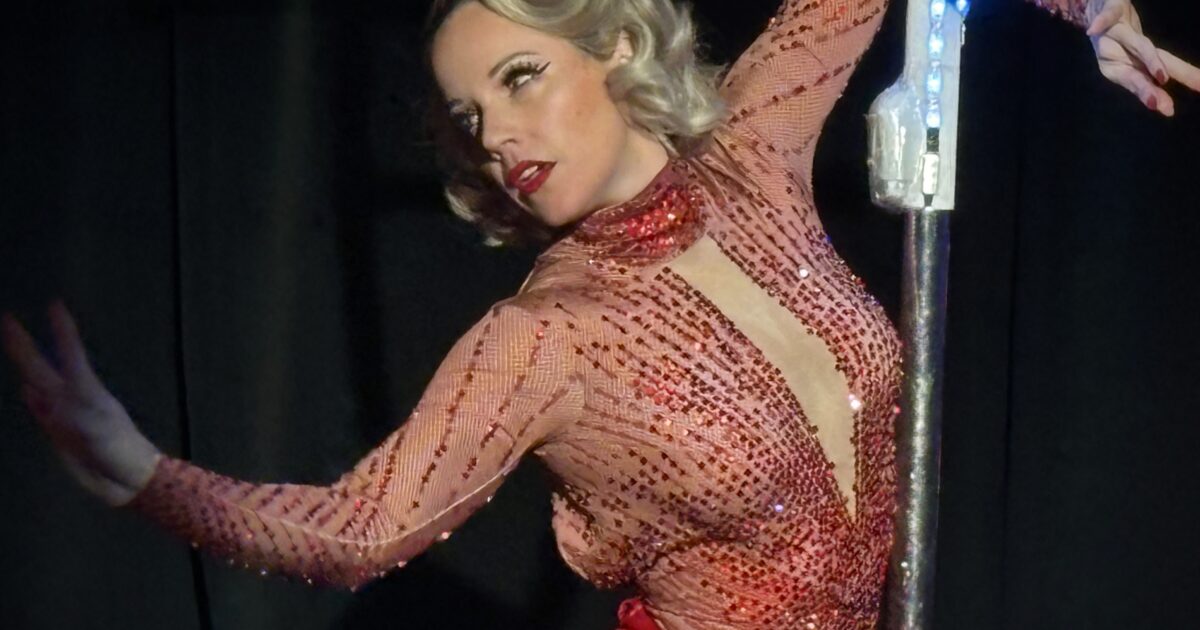 BURLESQUE いぶきエリー　パネル No regrets for this dancer